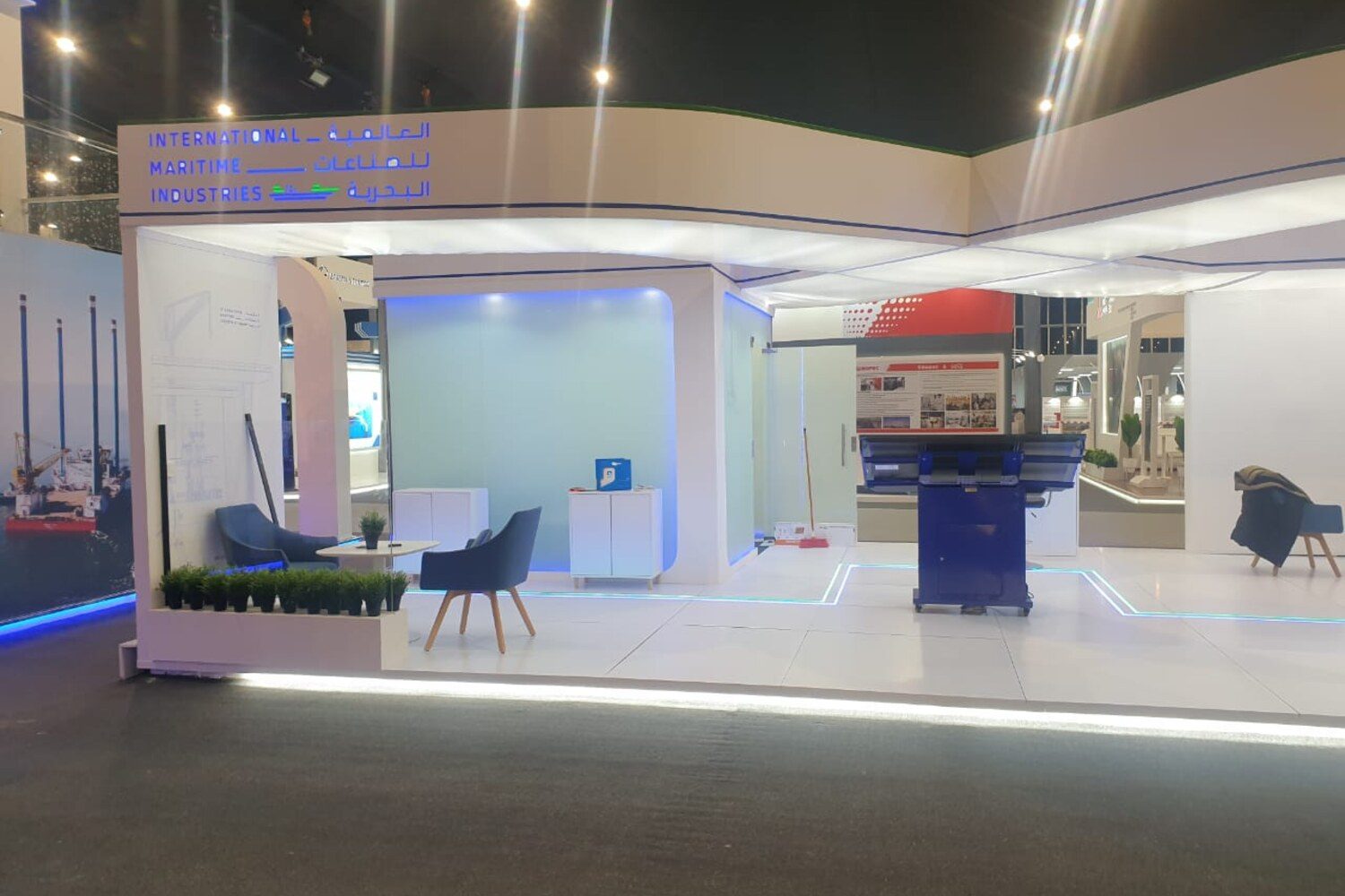 Curved-Fascia Exhibition Stand